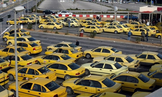 πολυάριθμα κίτρινα ταξί