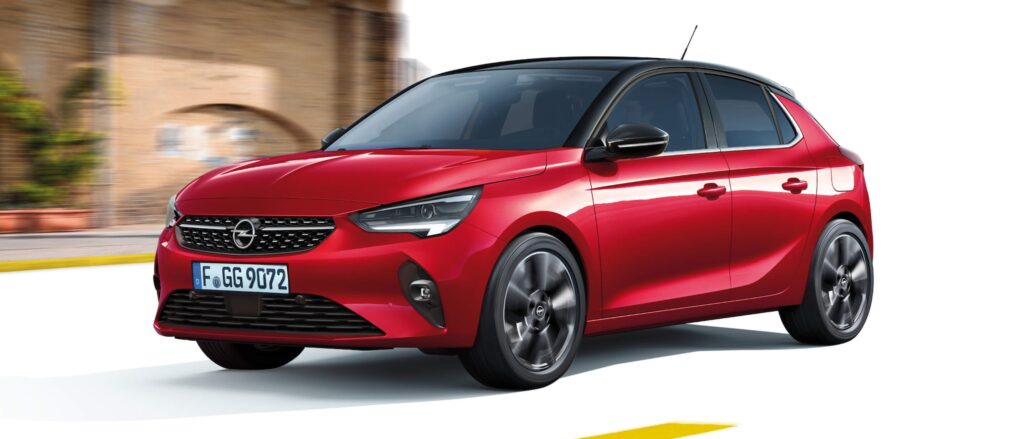Το αυτοκίνητο Opel Corsa  σε κόκκινο χρώμα