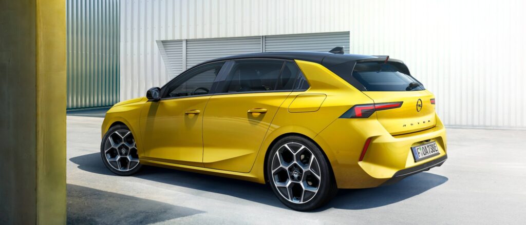 Κίτρινο Vauxhall Astra